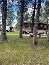 Beautiful Tiny House with Wrap-Around Deck and Skylight for a Romantic Escape in Irwin, Idaho - Irwin, Idaho - glamping.directory