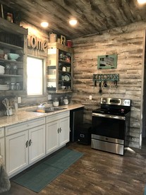 Beautiful Tiny House with Wrap-Around Deck and Skylight for a Romantic Escape in Irwin, Idaho - Irwin, Idaho - glamping.directory