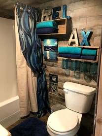 Beautiful Tiny House with Wrap-Around Deck and Skylight for a Romantic Escape in Irwin, Idaho - Irwin, Idaho - glamping.directory