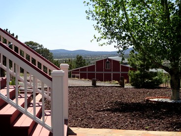 Charming Two-Story Ranch with an Outdoor Lounge in Williams, Arizona - Williams, Arizona - glamping.directory