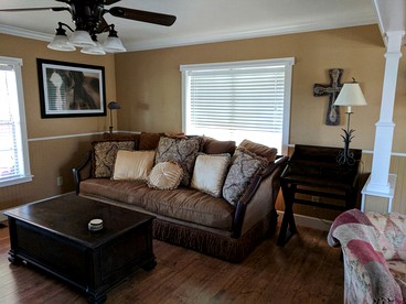 Charming Two-Story Ranch with an Outdoor Lounge in Williams, Arizona - Williams, Arizona - glamping.directory