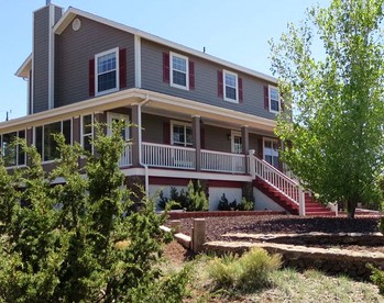 Charming Two-Story Ranch with an Outdoor Lounge in Williams, Arizona - glamping.directory