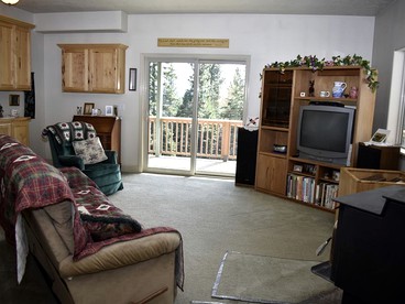 Off-The-Grid Cottage Rental with 360-Degree Mountain Views near Cascade, Idaho - Cascade, Idaho - glamping.directory
