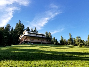 Off-The-Grid Cottage Rental with 360-Degree Mountain Views near Cascade, Idaho - glamping.directory