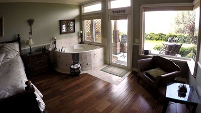 Exceptional 16-Person Vacation Villa Rental for Groups near Paso Robles, California - Paso Robles, California - glamping.directory