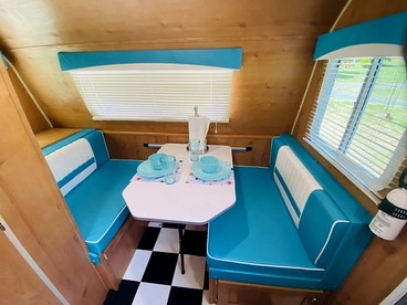 Cute 1950's Inspired Retro Large Camper, Idleyld Park, OR - Idleyld Park, Oregon - glamping.directory