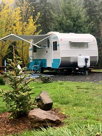Cute 1950's Inspired Retro Large Camper, Idleyld Park, OR - Idleyld Park, Oregon - glamping.directory