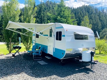 Cute 1950's Inspired Retro Large Camper, Idleyld Park, OR - Idleyld Park, Oregon - glamping.directory