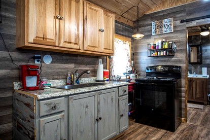 Relaxing Waterfront Cabin Getaway for Families and Couples in Medina, Texas - Medina, Texas - glamping.directory