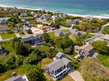 Breathtaking Cape Cod Beachhouse with Private Beach Access Near Sandwich, Massachusetts - Sandwich, Massachusetts - glamping.directory