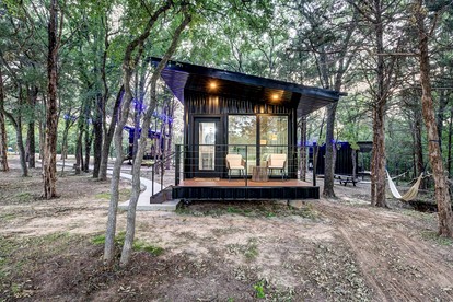 Bright Modern Treehouse with Pickleball Court Near LBJ Grasslands | Alvord, Texas - glamping.directory