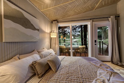 Bright Modern Treehouse with Pickleball Court Near LBJ Grasslands | Alvord, Texas - Alvord, Texas - glamping.directory