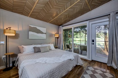 Bright Modern Treehouse with Pickleball Court Near LBJ Grasslands | Alvord, Texas - Alvord, Texas - glamping.directory