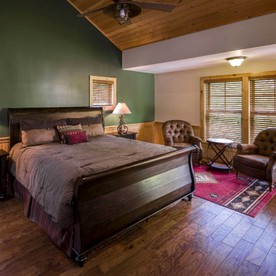 Exceptional Cabin Getaway on a Resort and Equestrian Site in Rutland County, Vermont - Chittenden, Vermont - glamping.directory