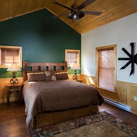 Exceptional Cabin Getaway on a Resort and Equestrian Site in Rutland County, Vermont - Chittenden, Vermont - glamping.directory