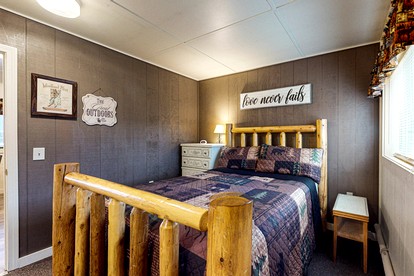 Cozy Cabin Nestled into the Charm of Nature in Maine - Greenville, Maine - glamping.directory