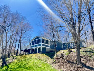 Beautiful Cottage with Outstanding Views in Sandgate, Vermont - glamping.directory