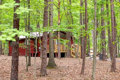 Cozy Cabin with Cute Gazebo and Fire Pit, near Sleepy Creek and Harpers Ferry National Historical Park, West Virginia - Hedgesville, West Virginia - glamping.directory