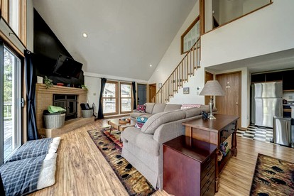 Gorgeous Vacation Rental with Grill, Fire Pit, Golf Course Views, and Resort Access in Hedgesville, West Virginia - Hedgesville, West Virginia - glamping.directory