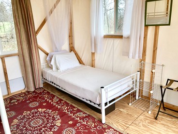 Eco-Glamping Bungalow in Michigan, Perfect for Yoga and Meditation Retreats - Manchester, Michigan - glamping.directory