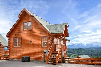 Sensational Mountain Retreat with Spa and Amazing Interior in Sevierville, Tennessee - glamping.directory