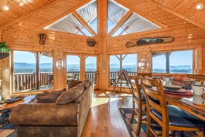 Sensational Mountain Retreat with Spa and Amazing Interior in Sevierville, Tennessee - Sevierville, Tennessee - glamping.directory