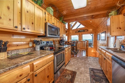Sensational Mountain Retreat with Spa and Amazing Interior in Sevierville, Tennessee - Sevierville, Tennessee - glamping.directory