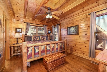 Sensational Mountain Retreat with Spa and Amazing Interior in Sevierville, Tennessee - Sevierville, Tennessee - glamping.directory