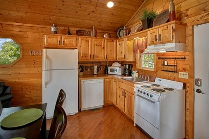 Secluded Cabin with Gorgeous Vistas and Hot-tub in Sevierville, Tennessee - Sevierville, Tennessee - glamping.directory