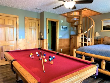 Secluded Cabin with Gorgeous Vistas and Hot-tub in Sevierville, Tennessee - Sevierville, Tennessee - glamping.directory
