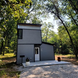 Romantic Glamping Getaway Perfect for Quality Time with Your Partner: Cute Tiny House near Owensville, Missouri - glamping.directory