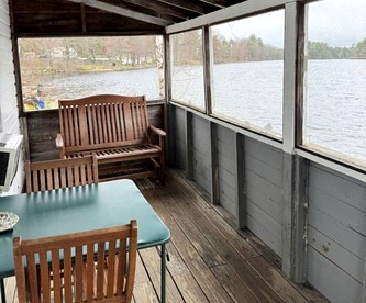Romantic Studio Cottage on the Shores of Harvey Lake near Concord, New Hampshire - Northwood, New Hampshire - glamping.directory