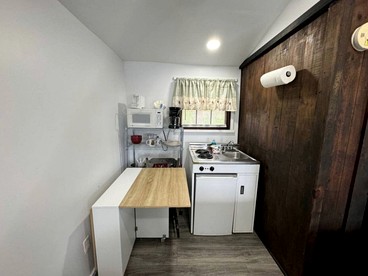 Romantic Studio Cottage on the Shores of Harvey Lake near Concord, New Hampshire - Northwood, New Hampshire - glamping.directory
