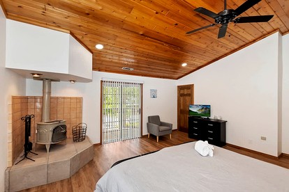 Big Bear Playground: Cabin Ideal for Family and Friends' Playtime - Big Bear Lake, California - glamping.directory