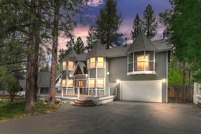 Big Bear Playground: Cabin Ideal for Family and Friends' Playtime - glamping.directory