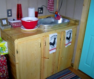 Cozy Backstage Tiny House Near Old Hickory Lake – Pet-Friendly, Private Deck, Breakfast Included - Lebanon, Tennessee - glamping.directory