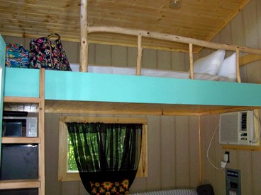 Cozy Backstage Tiny House Near Old Hickory Lake – Pet-Friendly, Private Deck, Breakfast Included - Lebanon, Tennessee - glamping.directory