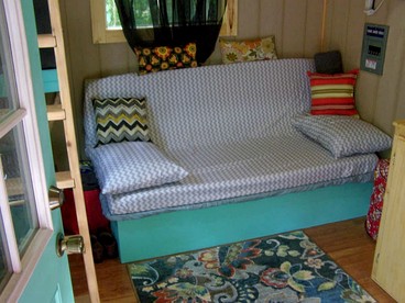 Cozy Backstage Tiny House Near Old Hickory Lake – Pet-Friendly, Private Deck, Breakfast Included - Lebanon, Tennessee - glamping.directory