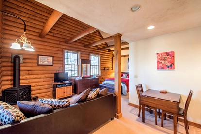 Romantic Cabin in Magical Surroundings near Mount Vernon, Ohio - Fredericktown, Ohio - glamping.directory