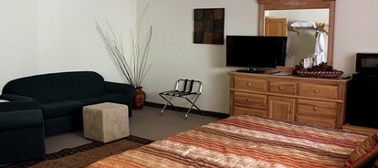 Beautiful King-Size Suite on a Family-Friendly Resort in the Greer Valley of Arizona - Greer, Arizona - glamping.directory