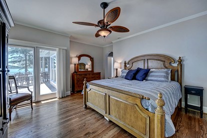 Luxury Cabin for Entertaining with an In-House Movie Theater on Lake Norman, North Carolina - Sherrills Ford, North Carolina - glamping.directory
