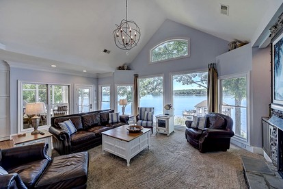 Luxury Cabin for Entertaining with an In-House Movie Theater on Lake Norman, North Carolina - Sherrills Ford, North Carolina - glamping.directory