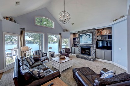 Luxury Cabin for Entertaining with an In-House Movie Theater on Lake Norman, North Carolina - Sherrills Ford, North Carolina - glamping.directory