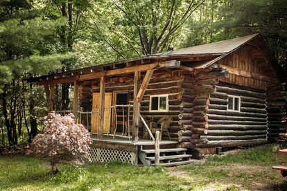 Rustic Log Cabin, Ideal for a New York Glamping Getaway - Penn Yan, New York - glamping.directory