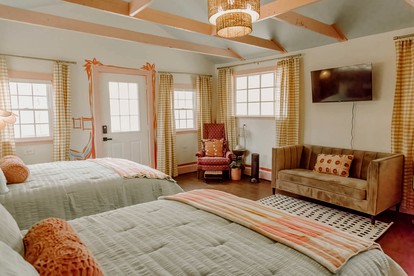 Chic Retreat: Glamping Fun Awaits You and Your Besties in Tracy City, TN - Tracy City, Tennessee - glamping.directory