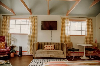 Chic Retreat: Glamping Fun Awaits You and Your Besties in Tracy City, TN - Tracy City, Tennessee - glamping.directory