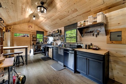 Charming 2-Bedroom Cabin Retreat in Sylva, NC for a Perfect Mountain Escape - Sylva, North Carolina - glamping.directory