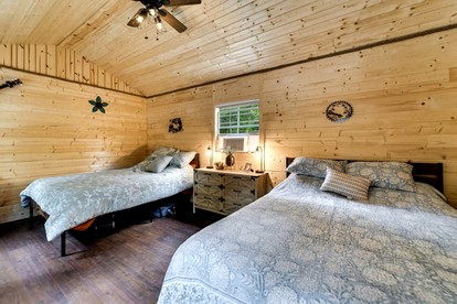 Charming 2-Bedroom Cabin Retreat in Sylva, NC for a Perfect Mountain Escape - Sylva, North Carolina - glamping.directory