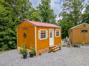 Charming 2-Bedroom Cabin Retreat in Sylva, NC for a Perfect Mountain Escape - glamping.directory