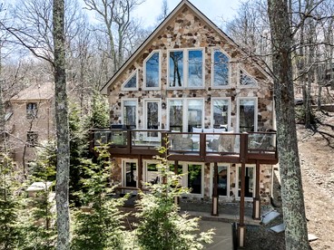Luxury Ski-In/Ski-Out Lodge with Hot Tub near Blue Ridge Mountains, Wintergreen Resort VA - glamping.directory